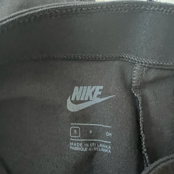 Nike Sportswear Club Crop Leggings - Picture 3 of 3